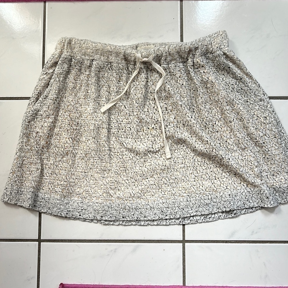 Loft Lou & grey miniskirt Cream / black Textured elastic waist Size S GUC